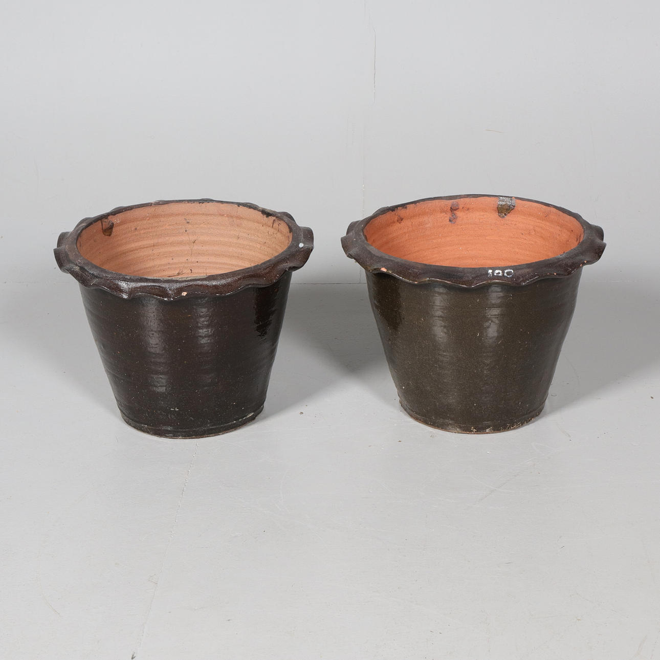 A set of 2 ceramic pots.