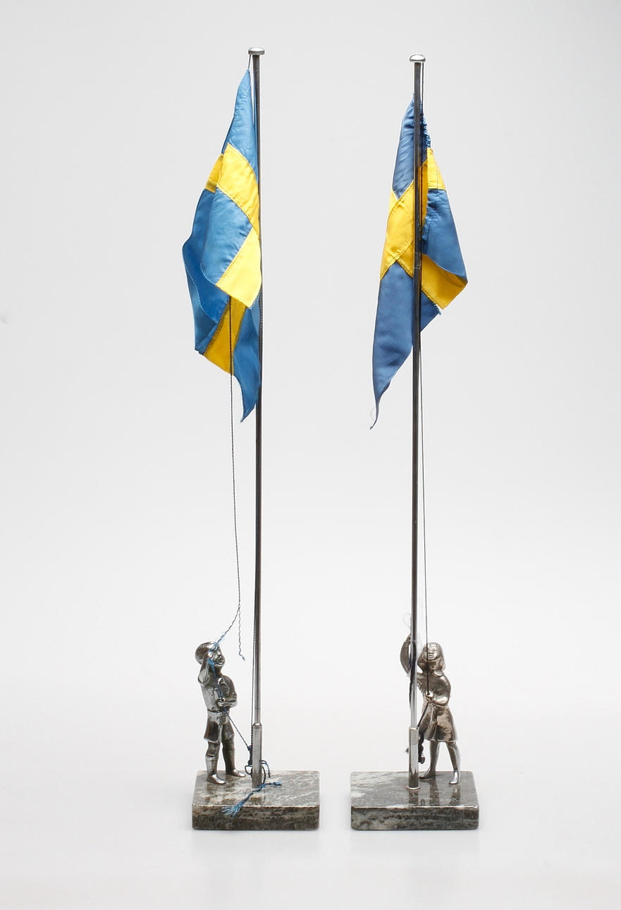 BORDSFLAGGOR, ett par, 1900-talets första hälft.