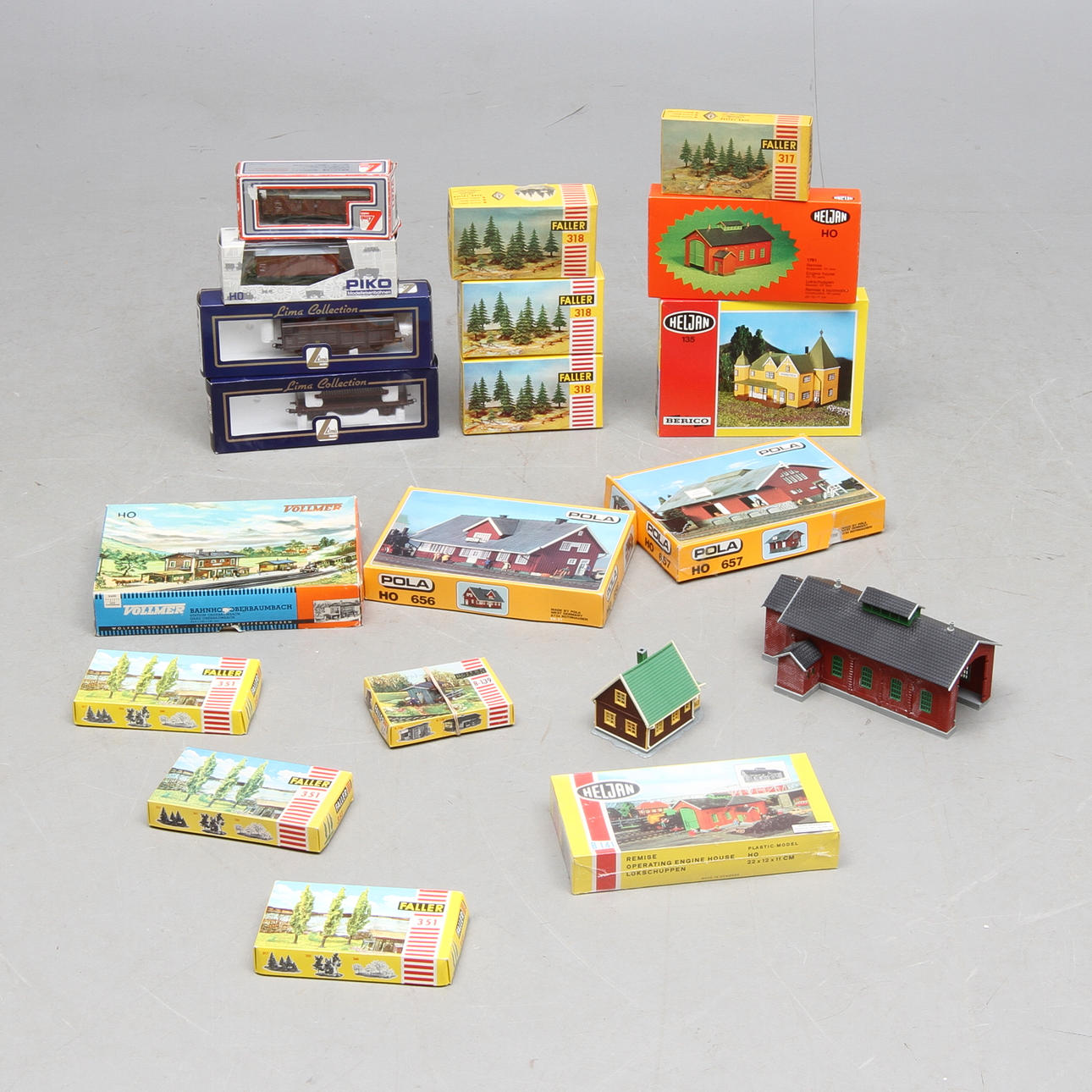MODELLTÅG LIMA, PIKO, FALLER, HELJAN med mera. Vagnar, hus och tillbehör.