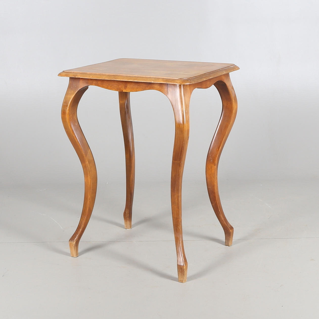 BORD, nyrokokostil, trä, 1900-talets senare hälft.