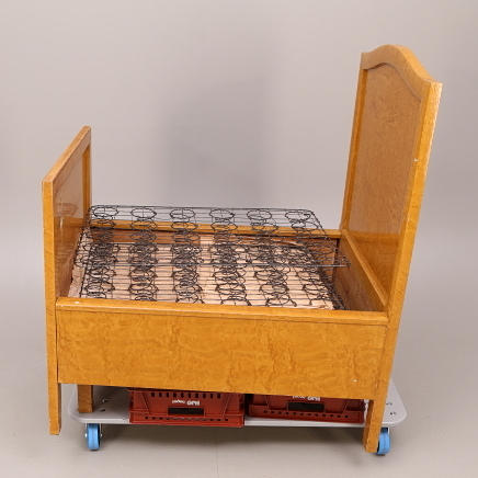 SÄNG, trä, utdragbar, allmoge, 18-/1900-tal.