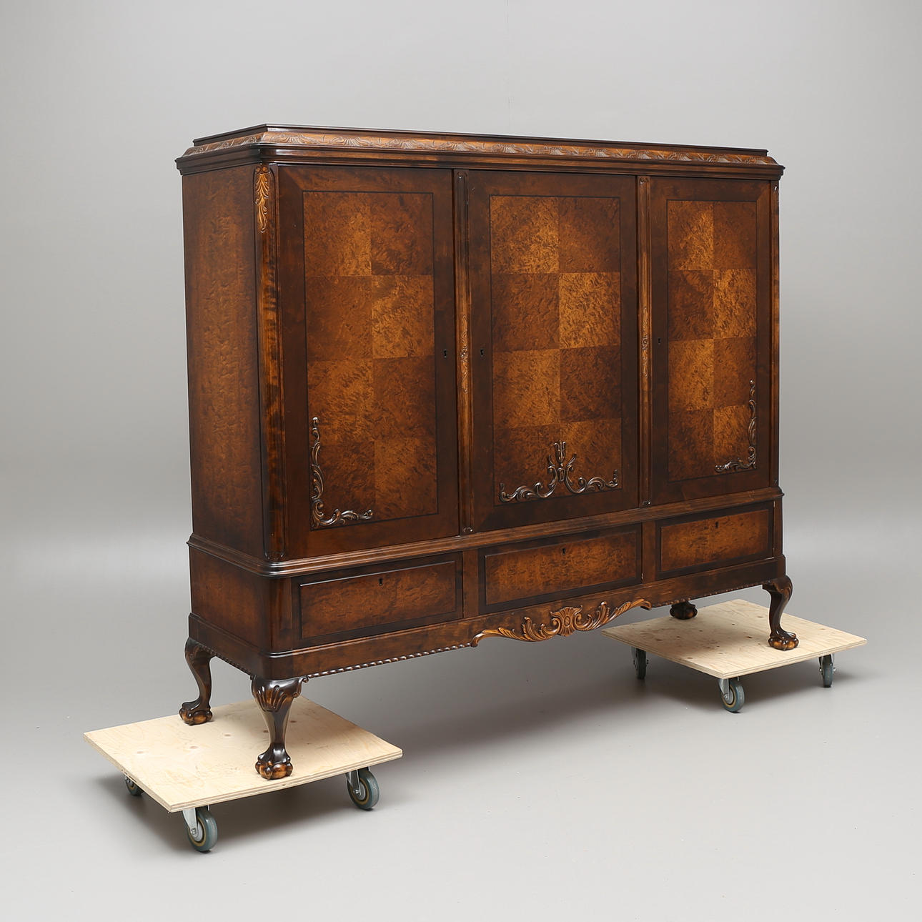 SKÅP, Chippendale, 1900-talets andra kvartal.