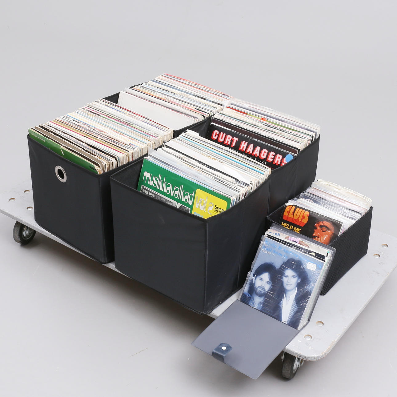 PARTI VINYL, cirka 250 LP-skivor / ca 70 singlar.