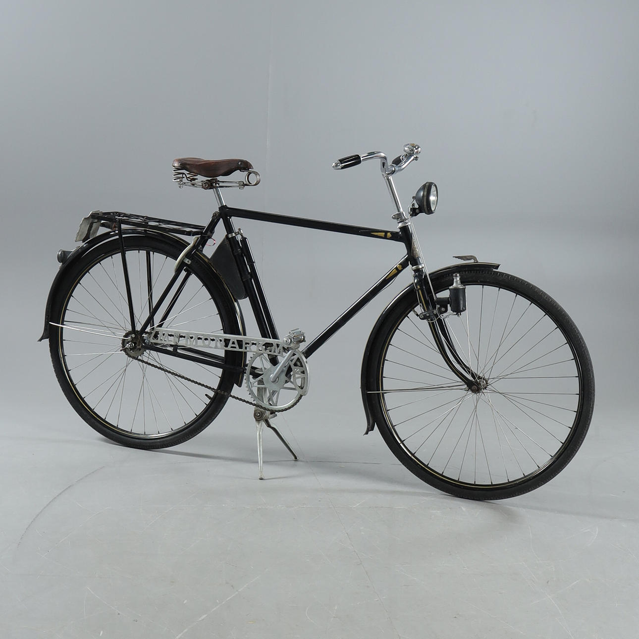 HERRECYKEL, Monarch, 1937.