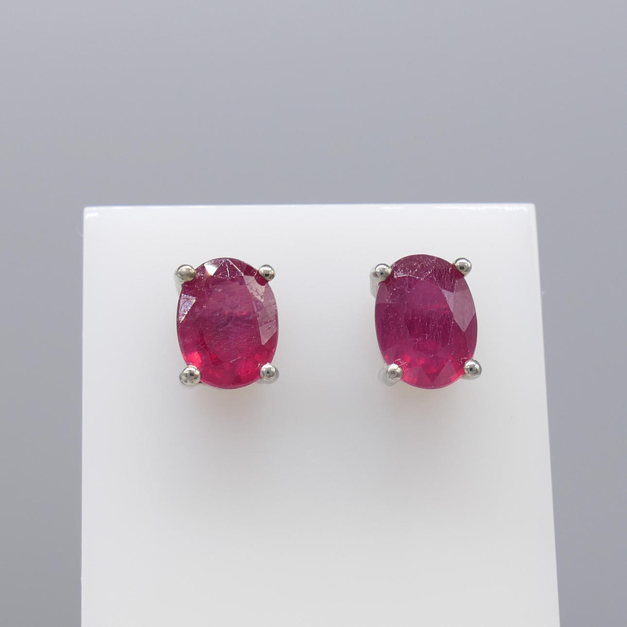 Ohrstecker RUBY und Sterlingsilber.