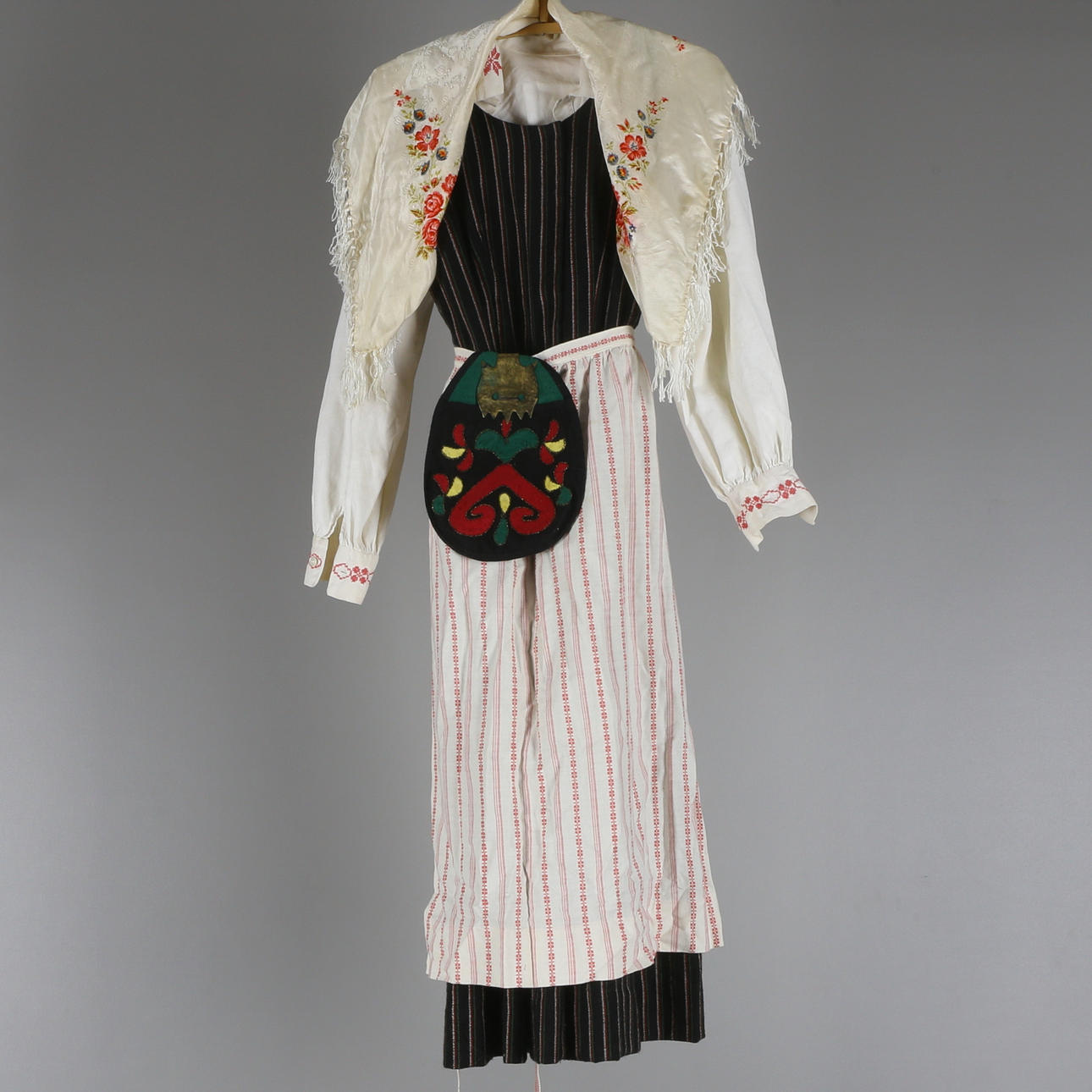 FOLKDRÄKT, dam, Ockelbo, 1900-tal.