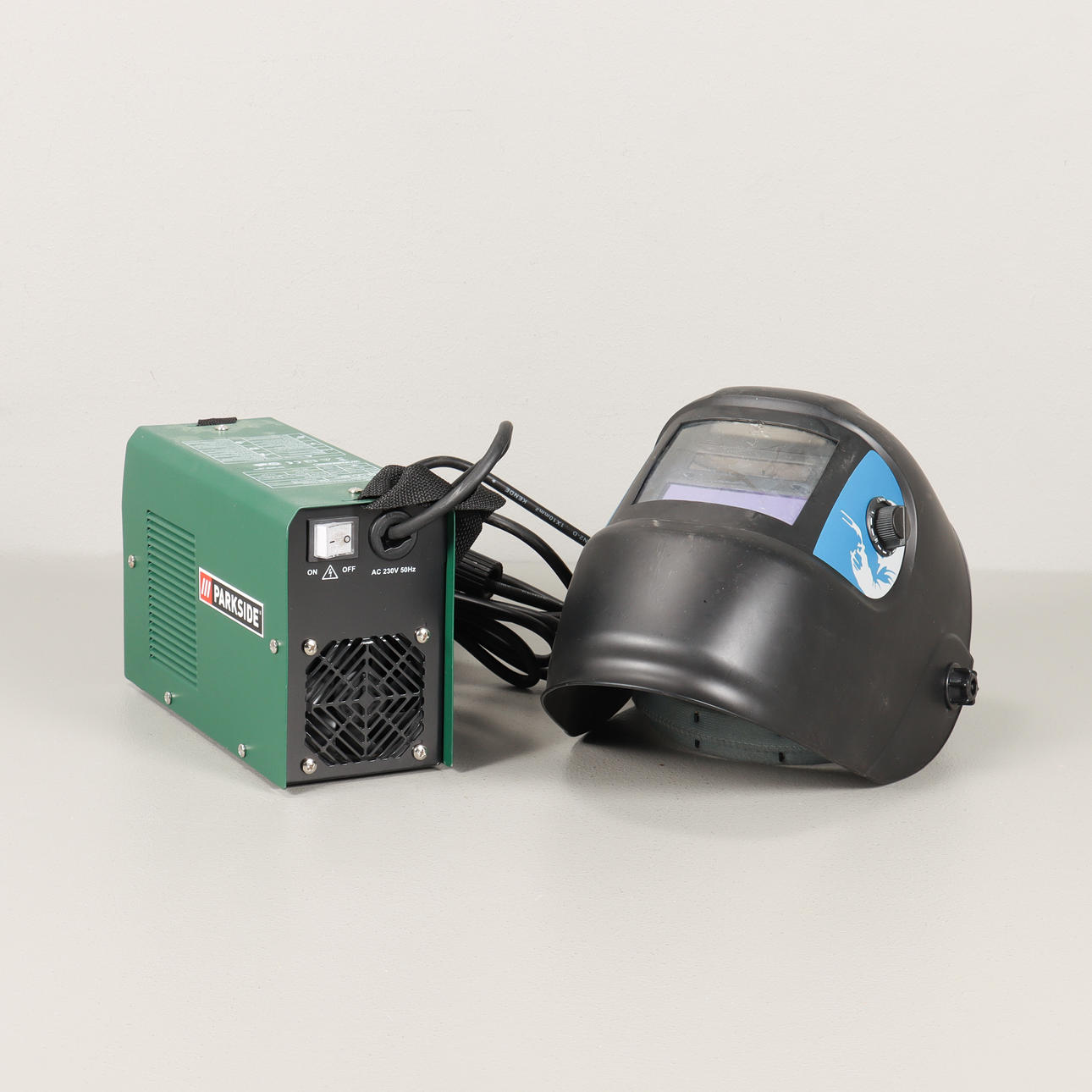 INVERTER WELDS Parkside, with automatic welding helmet.