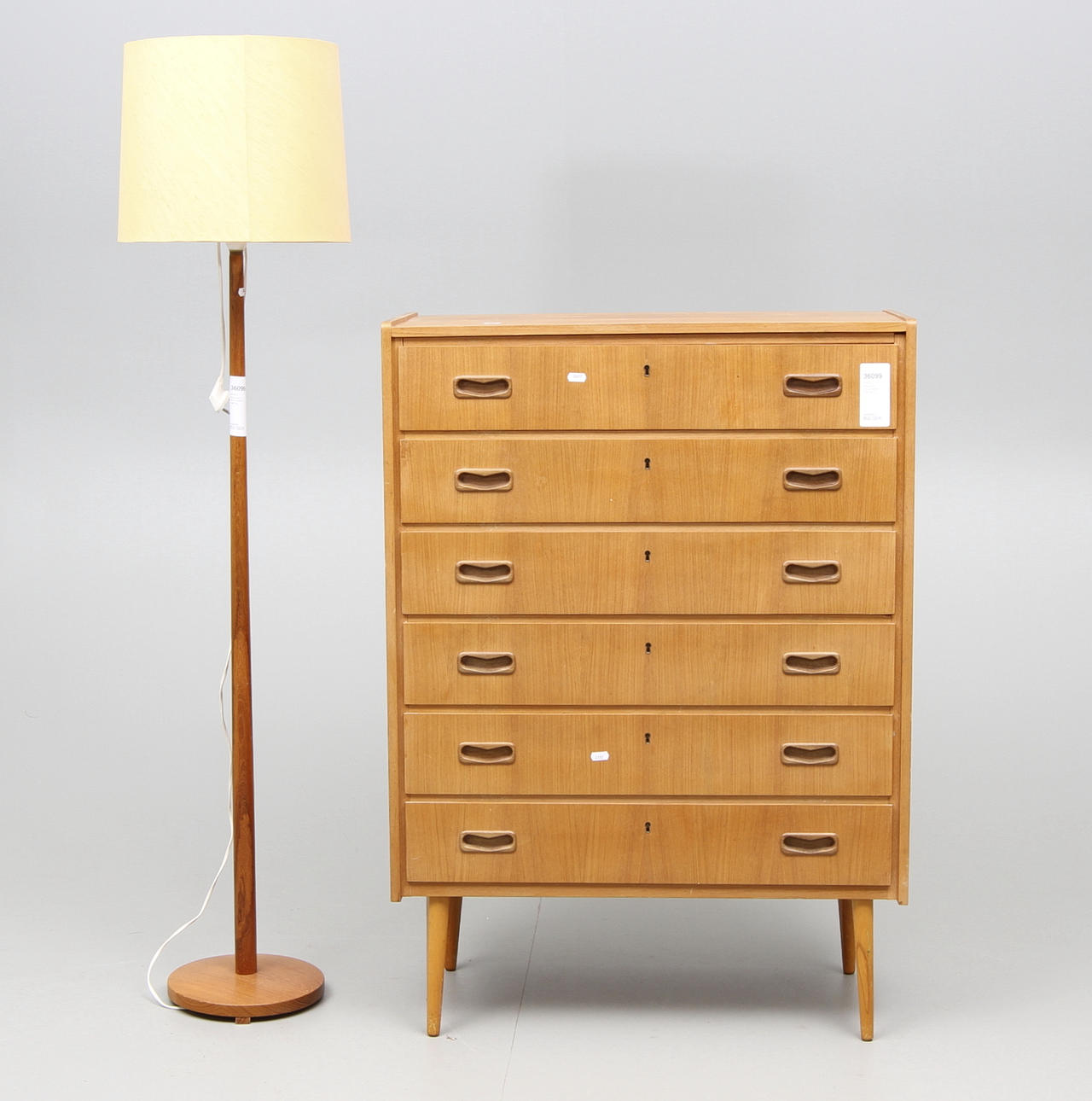 BYRÅ 6-lådor,samt GOLVLAMPA 1960-tal.