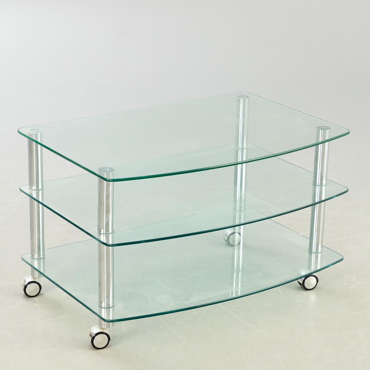 Stereo Möbel / Rollwagen.