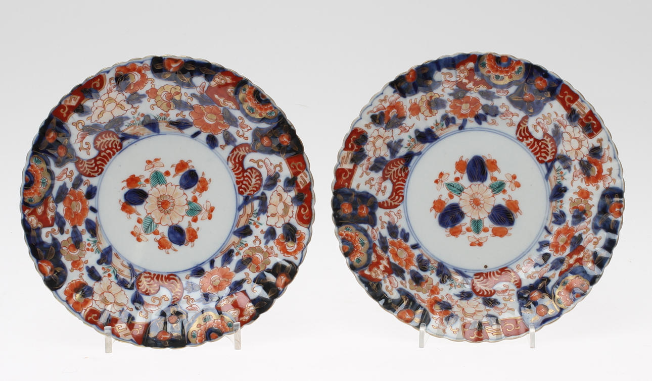 TALLRIKAR, porslin, imari, troligen Japan.
