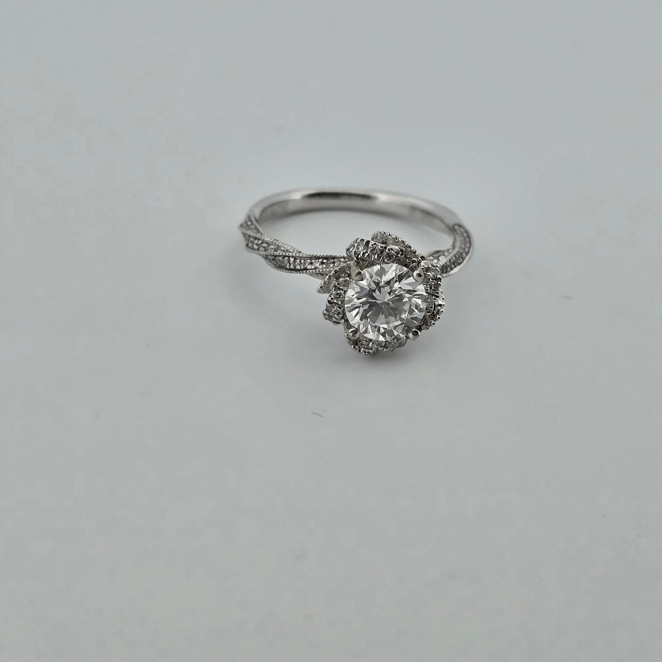 - Diamond ring — 750 white gold, 1.00 ct.