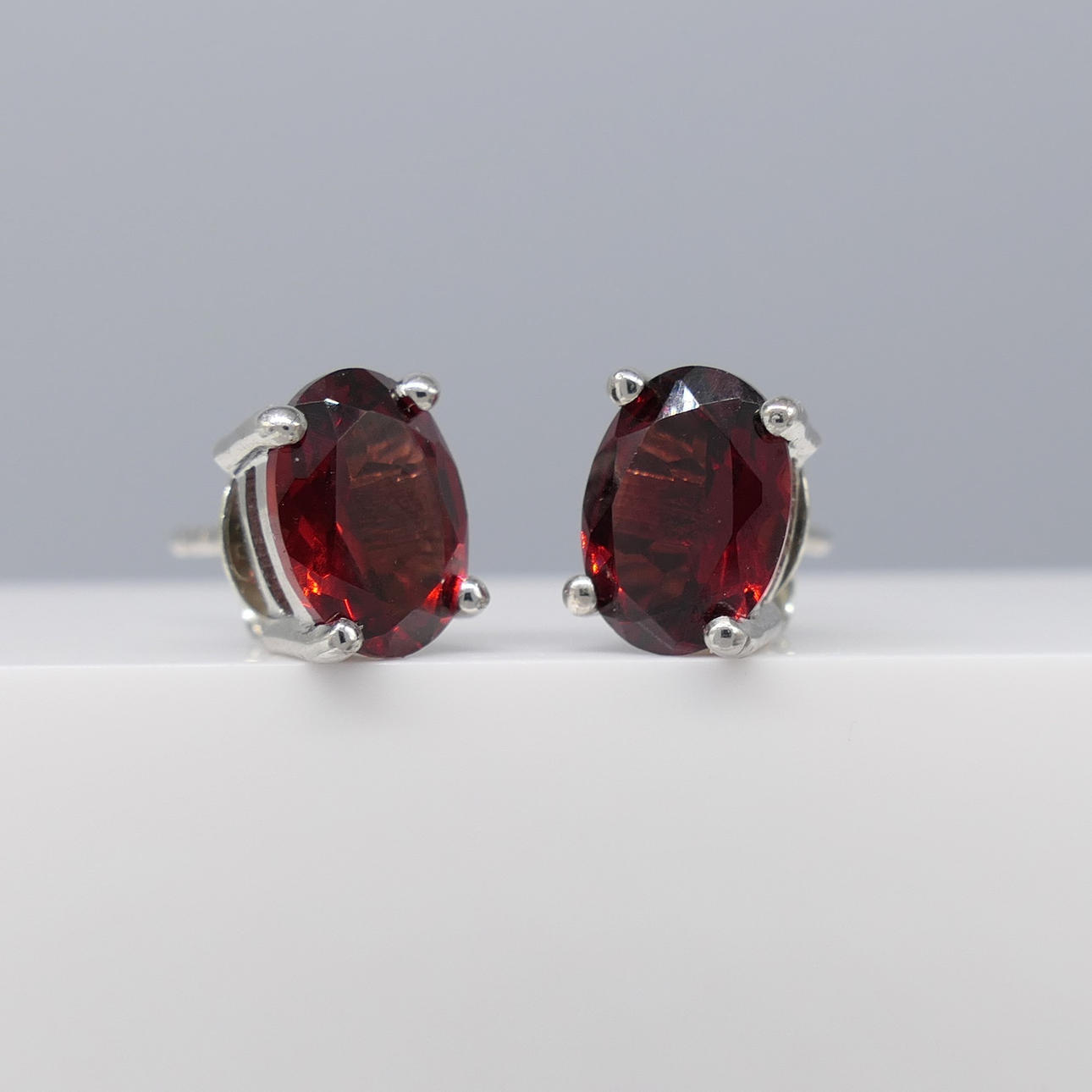 GARNET GEMSTONE silver studs.