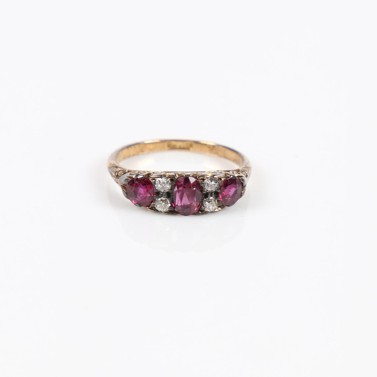 VINTAGE DIAMANT OCH SYNTETISK RUBIN RING.