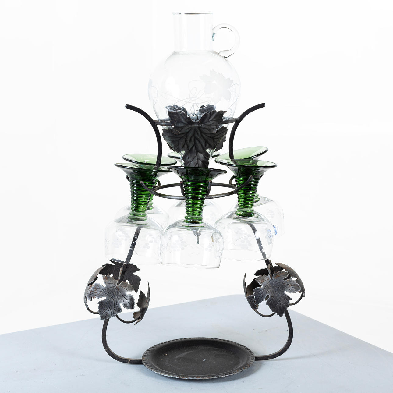 VINBEHÅLLARE, glas och smide med remmare.