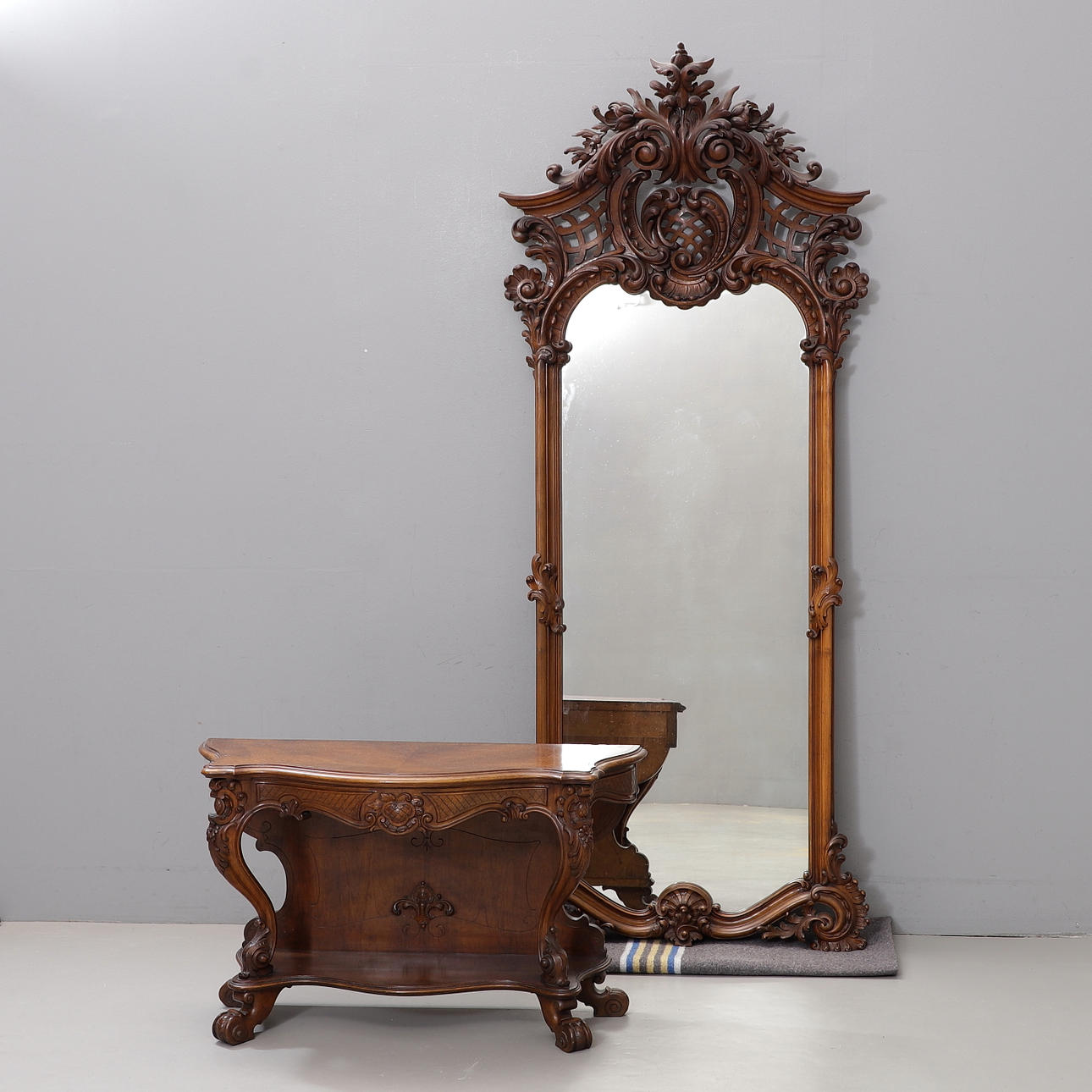 A rococo style mirror with console table, 1800/20th century.