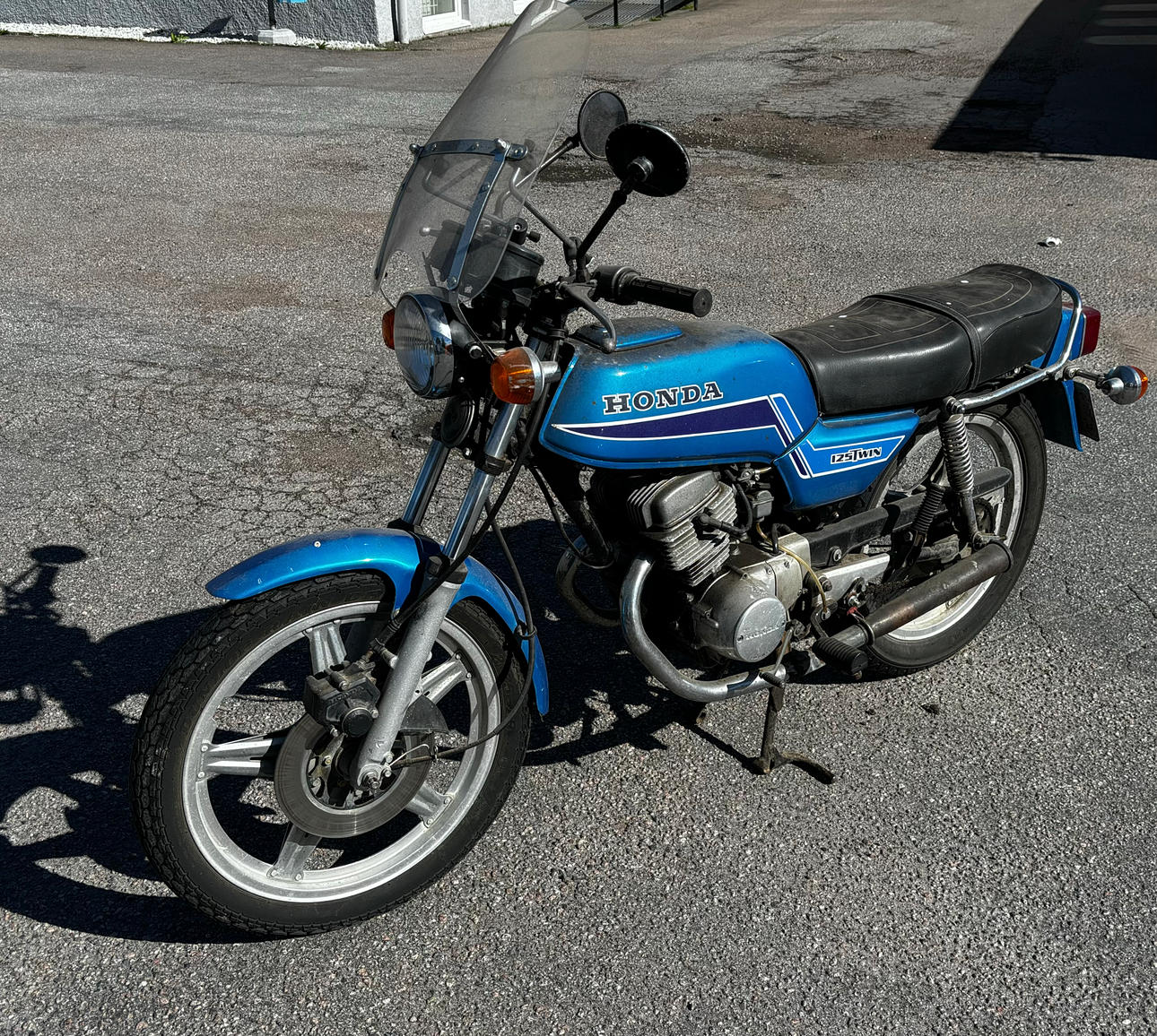 MOTORCYKEL, Honda 125 twin.