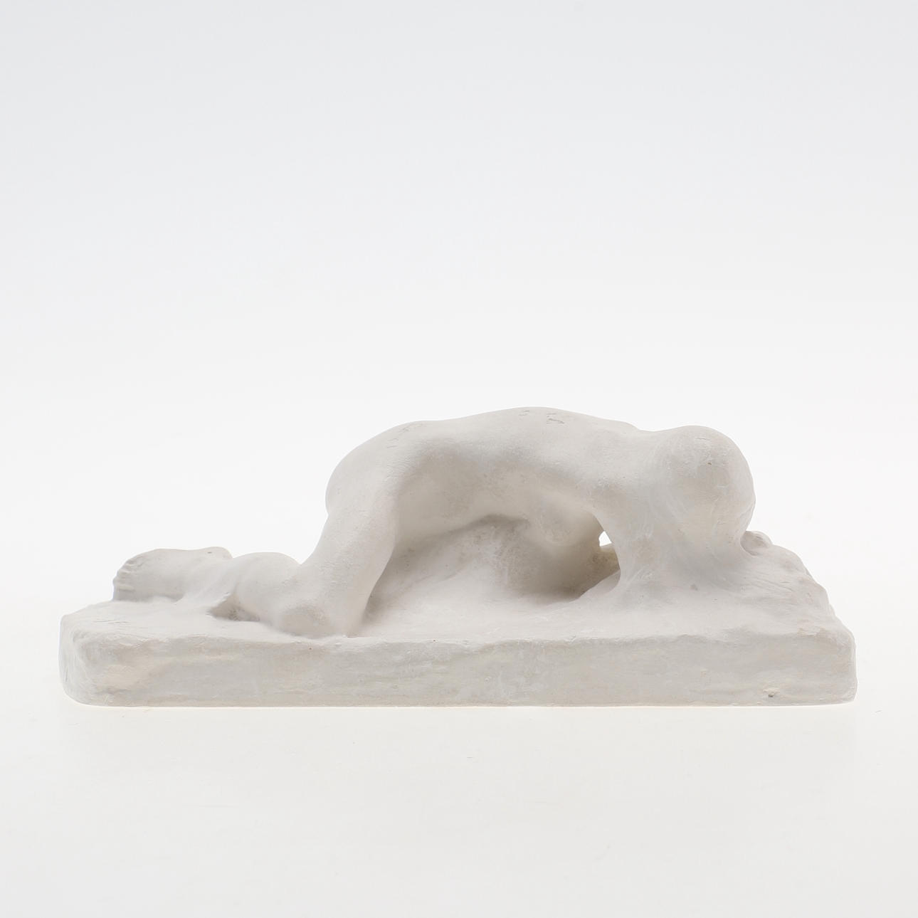 CARL ELDH. skulptur, gips, "Moderssorg", signerad.