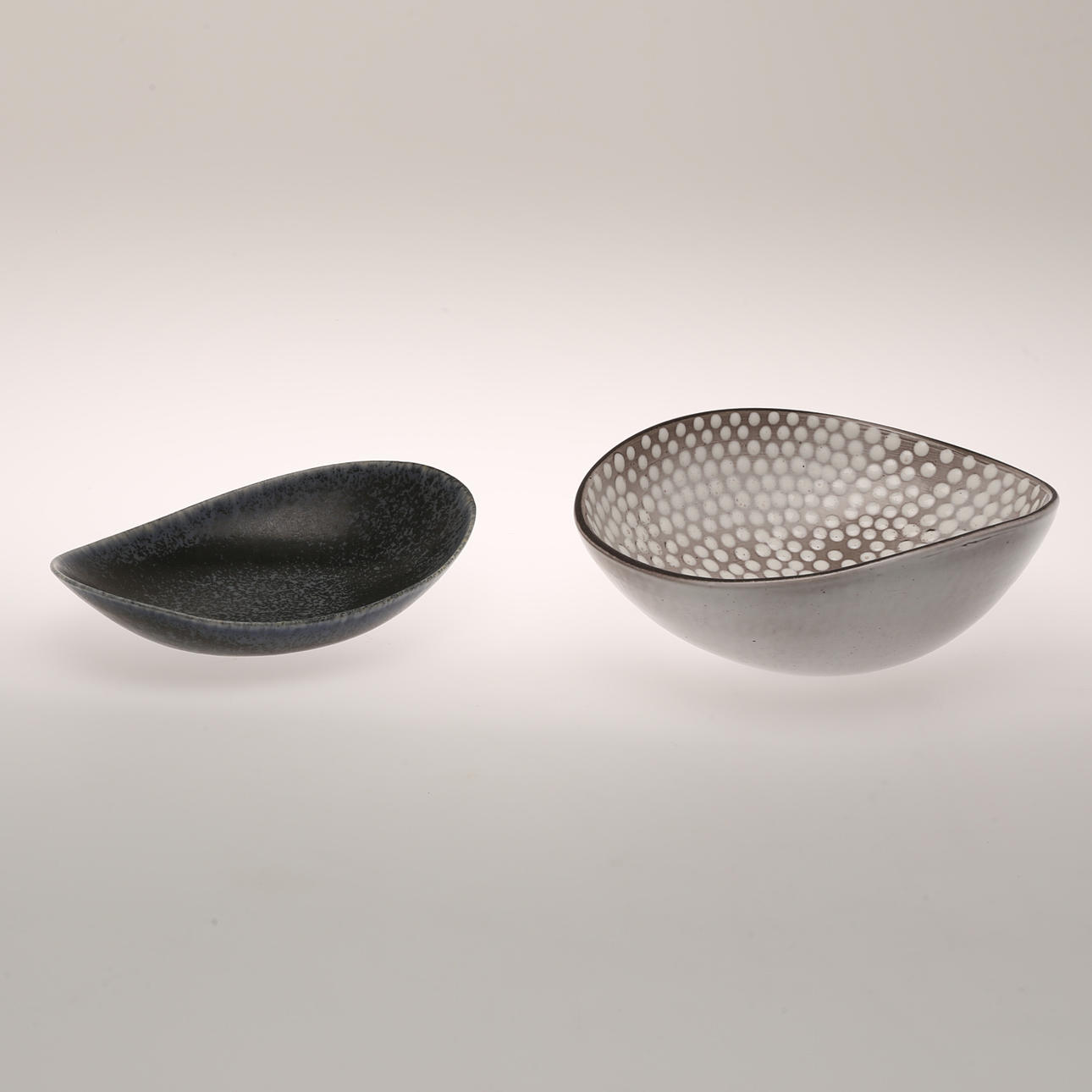 SKÅLFAT, Carl-Harry Stålhane, Rörstrand. SKÅL, "Västkust" Ingrid Atterberg, Ekeby.