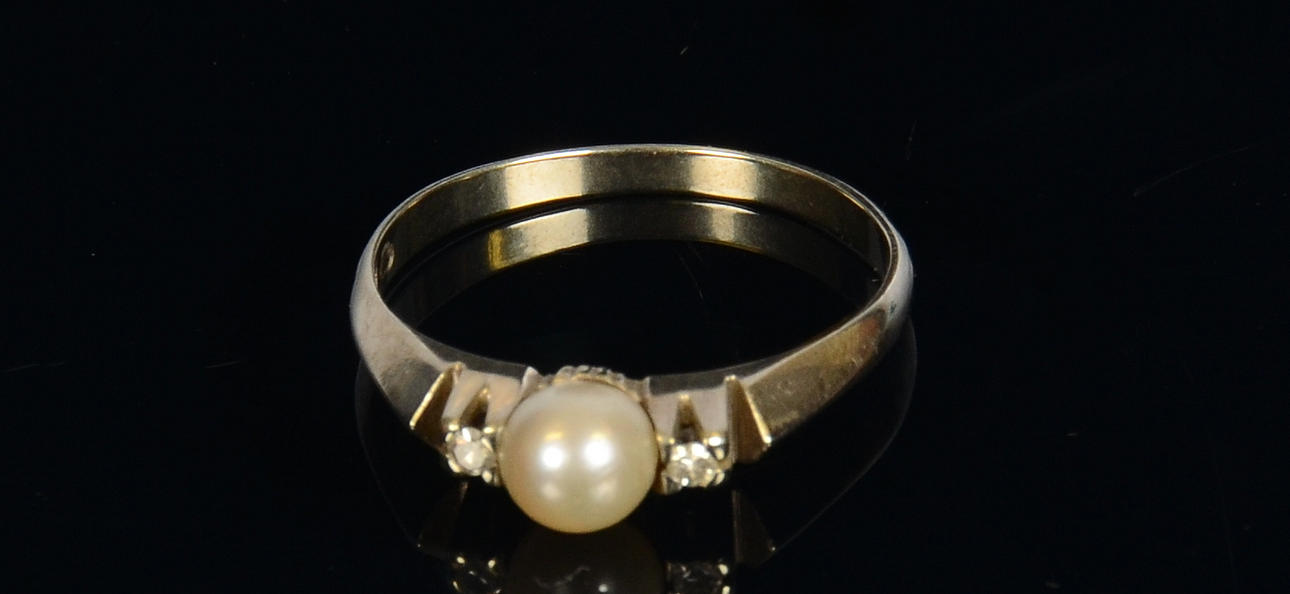 DIAMANTRING MED PÄRLA, 18K, vitguld, Gustav Dahlgren, Malmö, 1966.