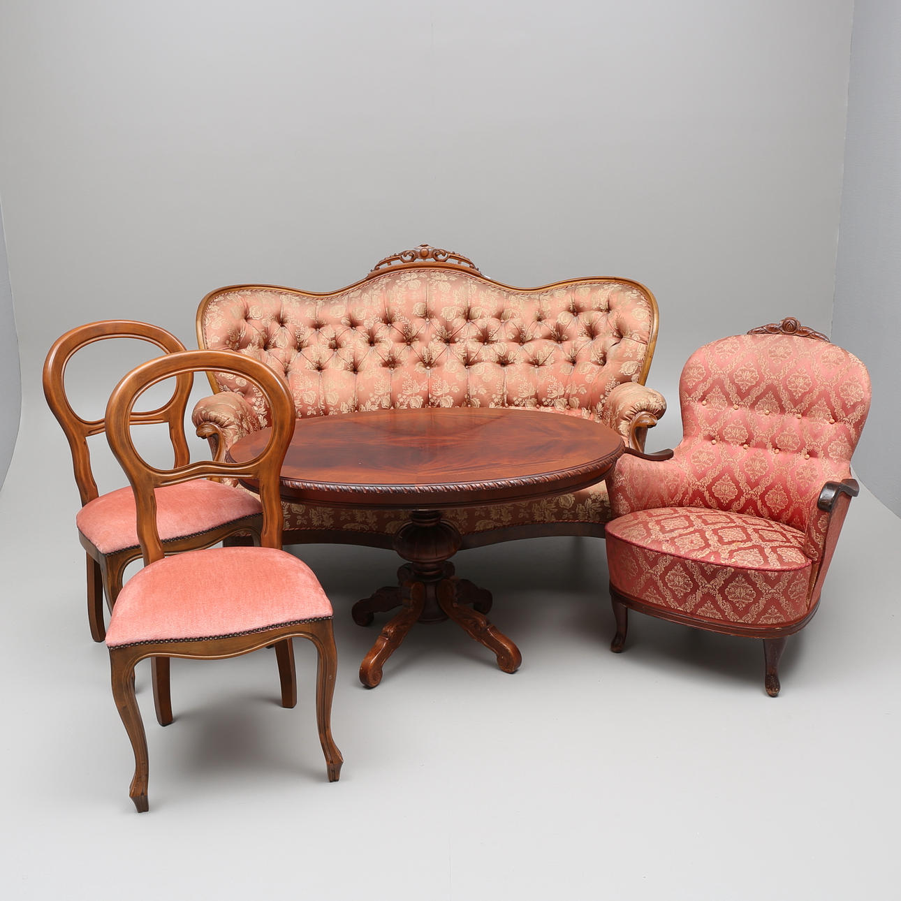 SALONGSMÖBLER, 5 st, rokokostil.