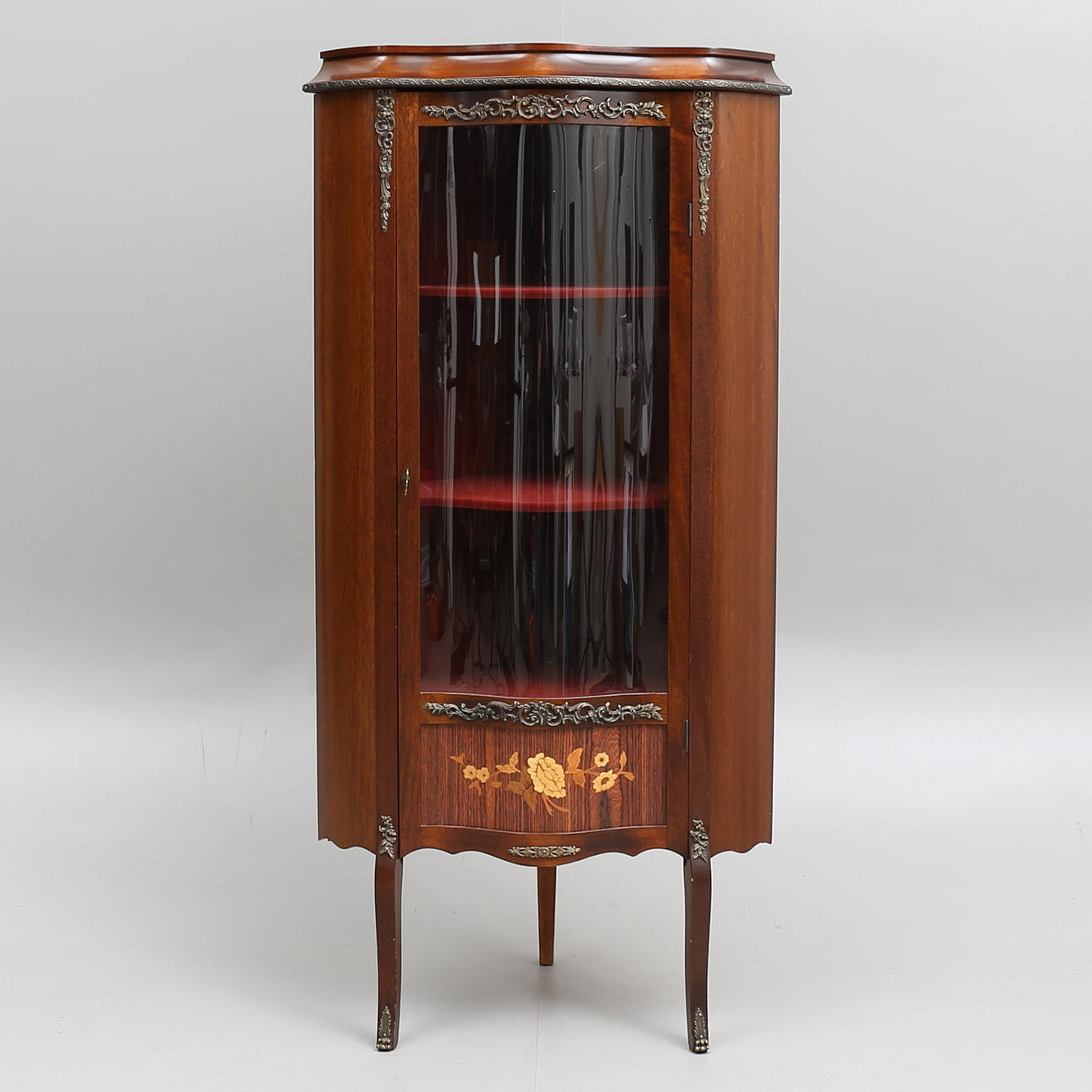 HÖRNVITRINSKÅP, 1900-talet andra hälft.