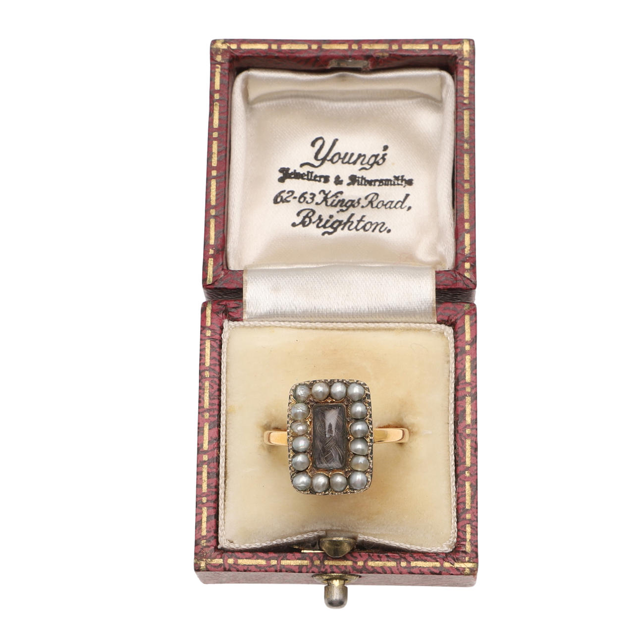 EN GEORGISK HÅR- OCH PÄRLSORGRING PÅ GULDSKAFT.