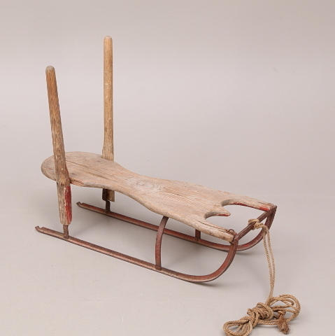 BARNSLÄDE, trä, järnmedar, 18-/1900-tal.