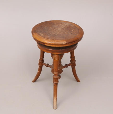 PIANOPALL, trä, järnplatta med skruv.