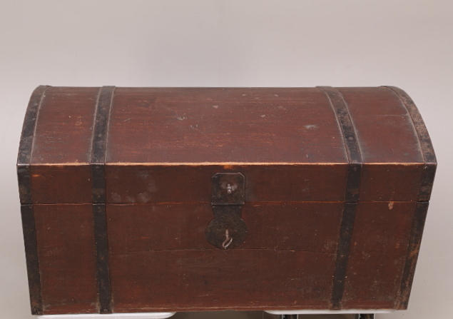 KISTA, trä/brun, järnbeslag, 18-/1900-tal.