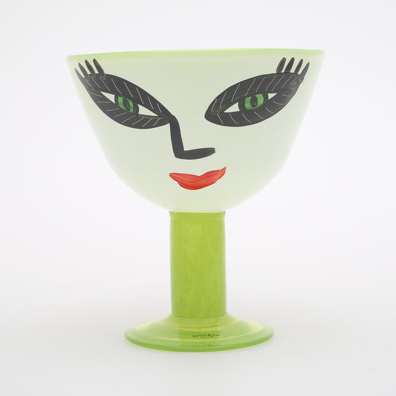 ULRICA HYDMAN-VALLIEN. "Open minds", skål på fot, Kosta Boda, signerad.