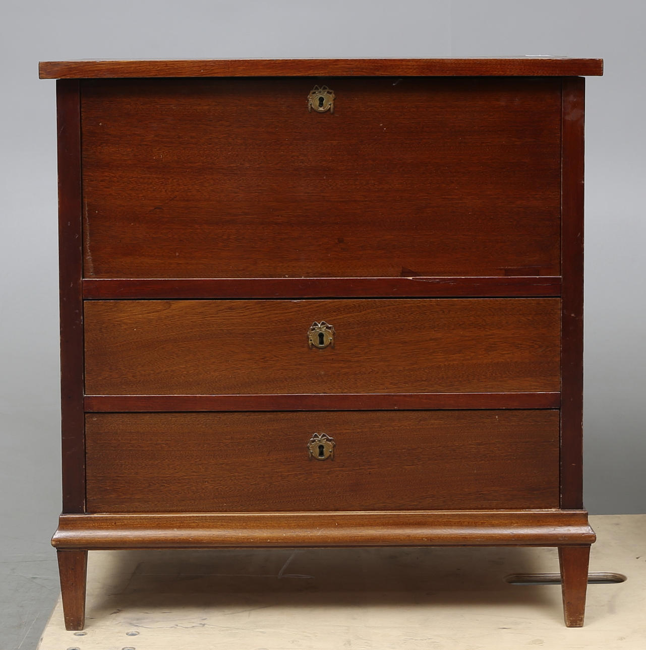 SKRIVBYRÅ, sengustaviansk stil, omkring 1900.