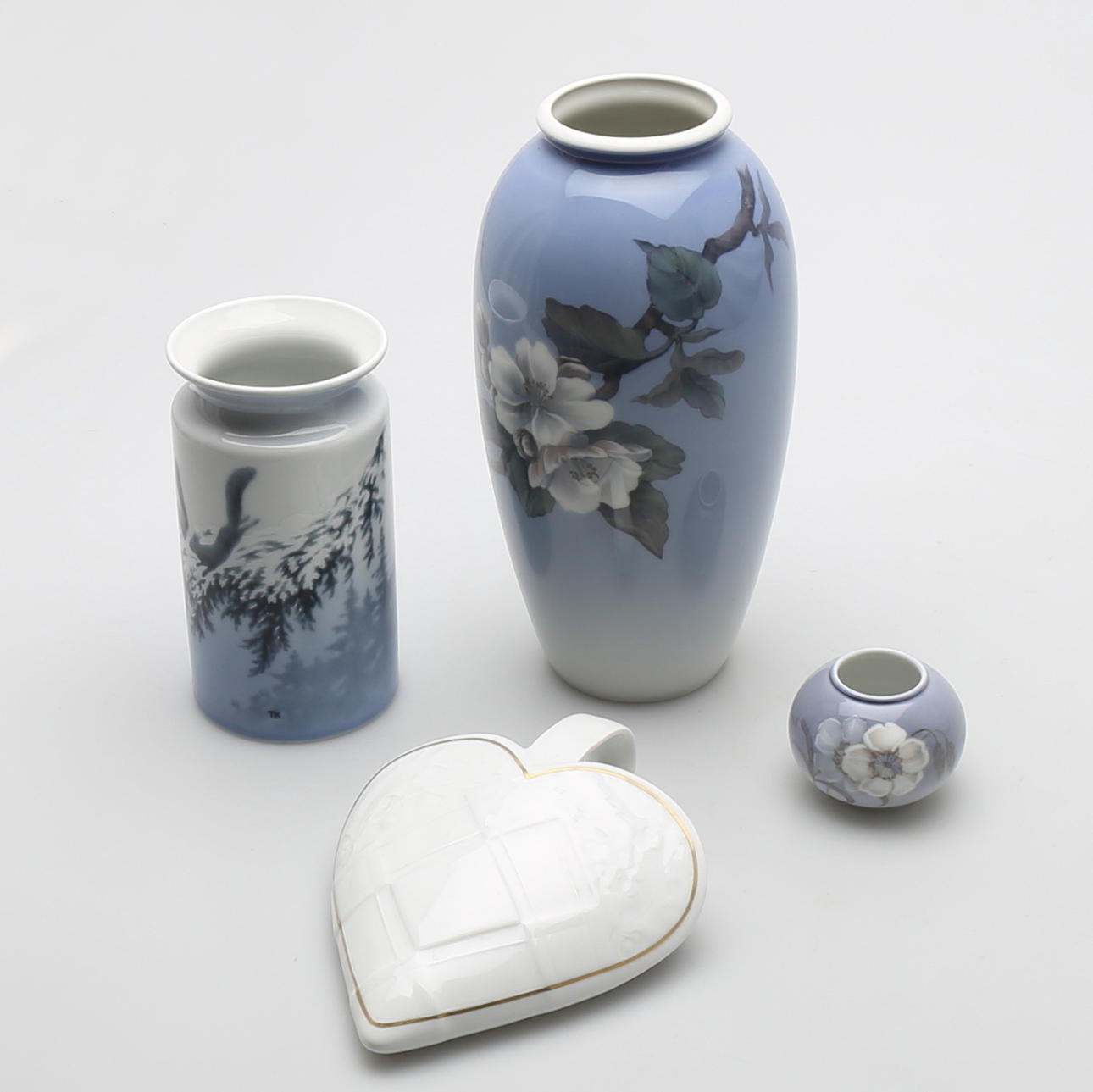 PORSLINSFÖREMÅL, 4 st, Royal Copenhagen, Bing & Gröndal samt Porsgrund.