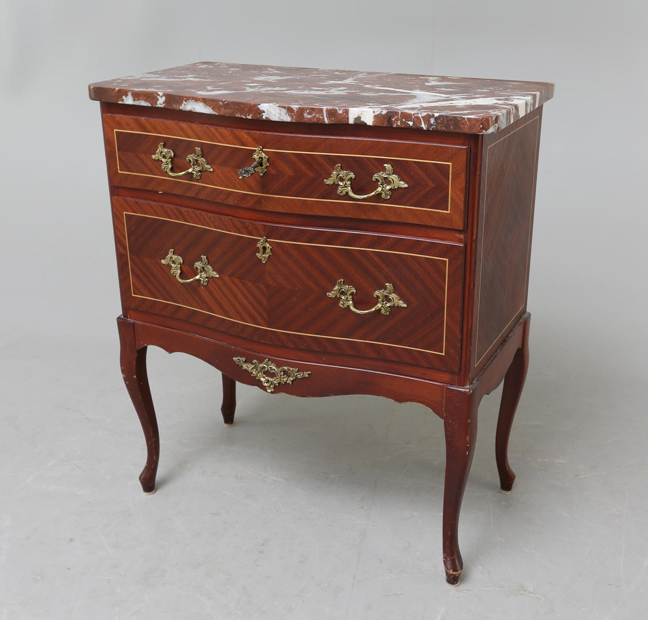 BYRÅ, rokokostil, 1900-tal.