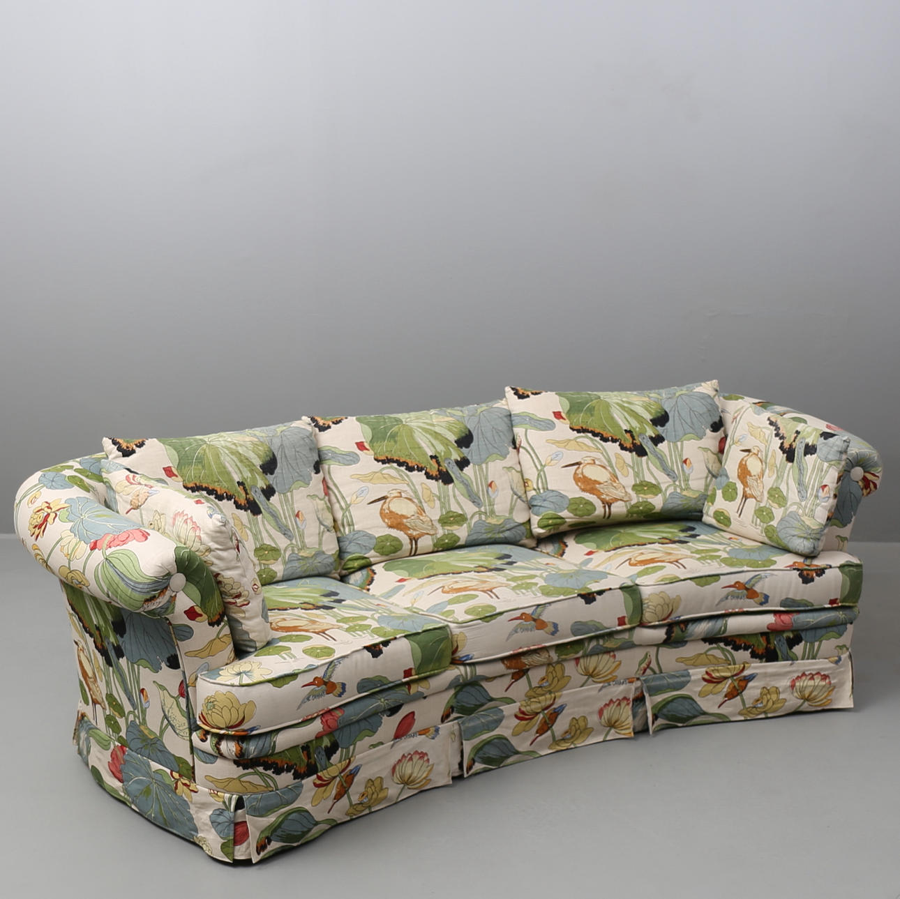 SOFFA, Norell Möbler, klädsel från GP&J Baker 'Nympheus' ritad 1915.