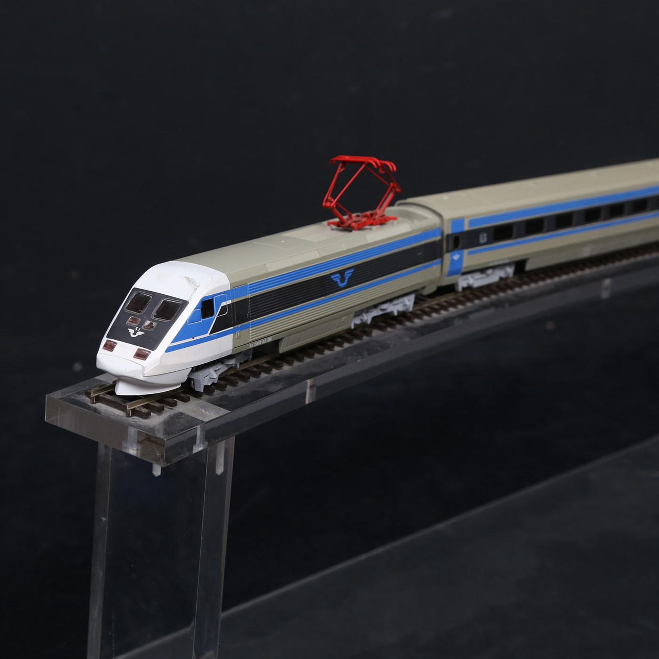 MODEL TRAIN, on display, SJ 2706 UA2/X2000, probably Heljan. Toys ...