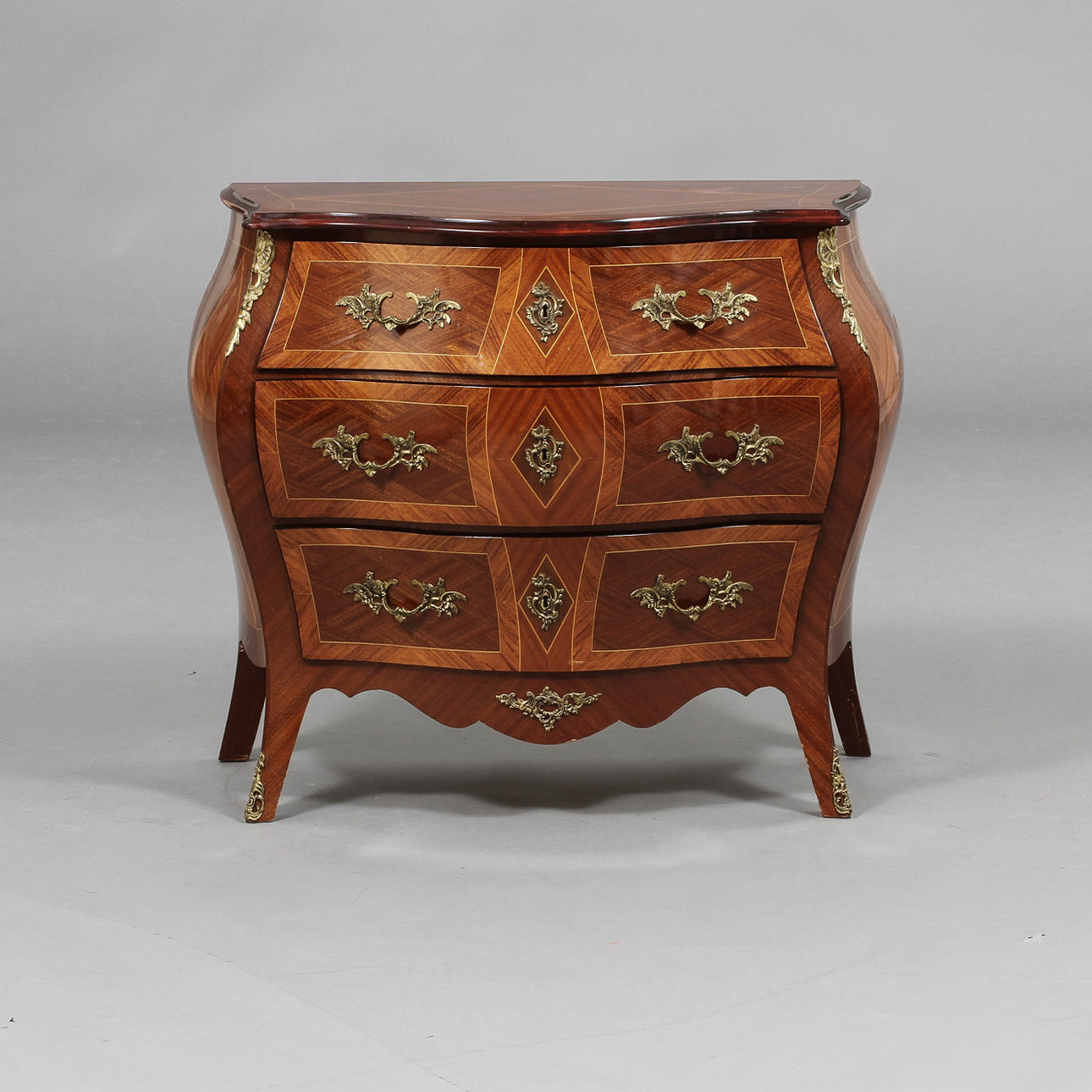 BYRÅ, rokokostil 1900-tal.