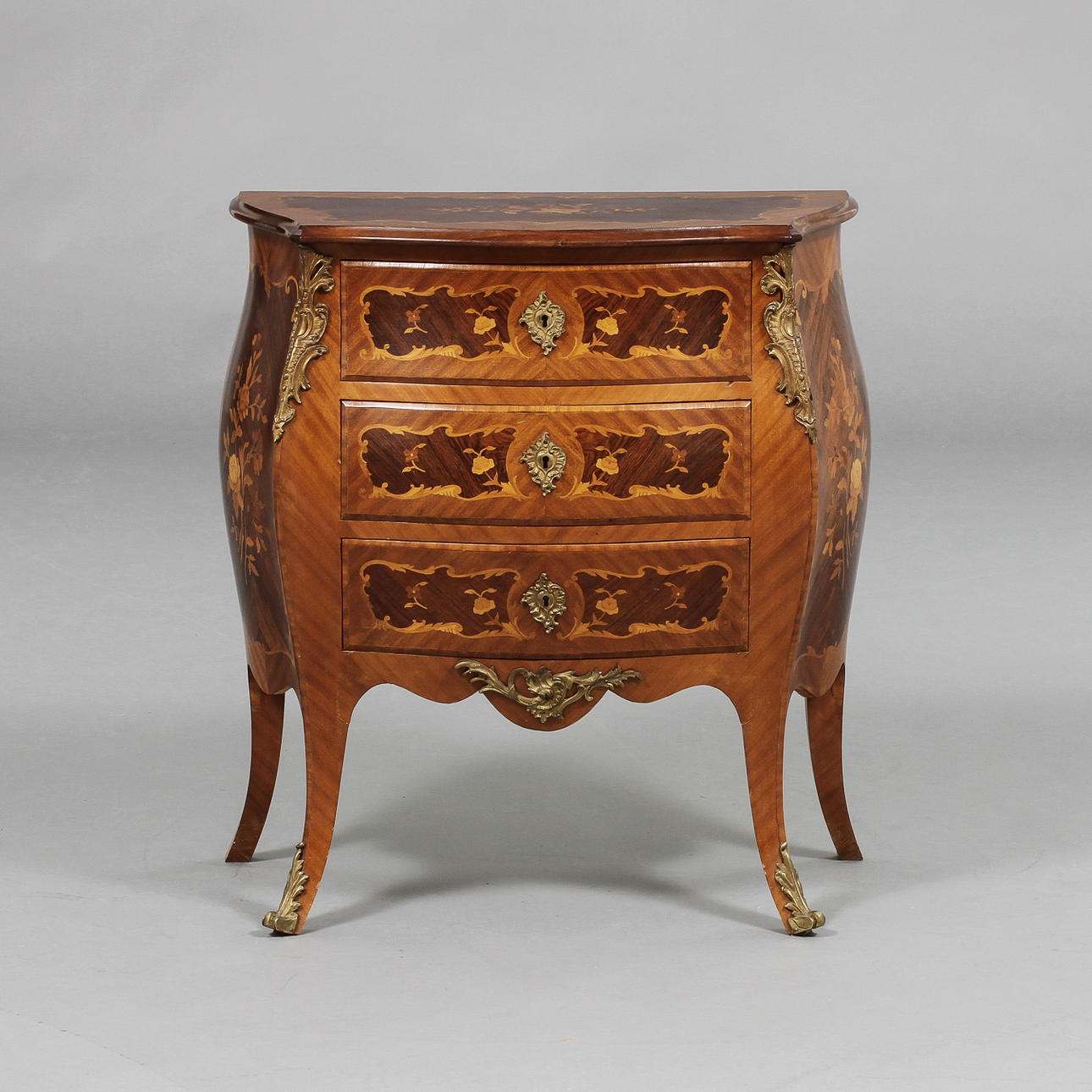 BYRÅ, rokokostil 1900-tal.