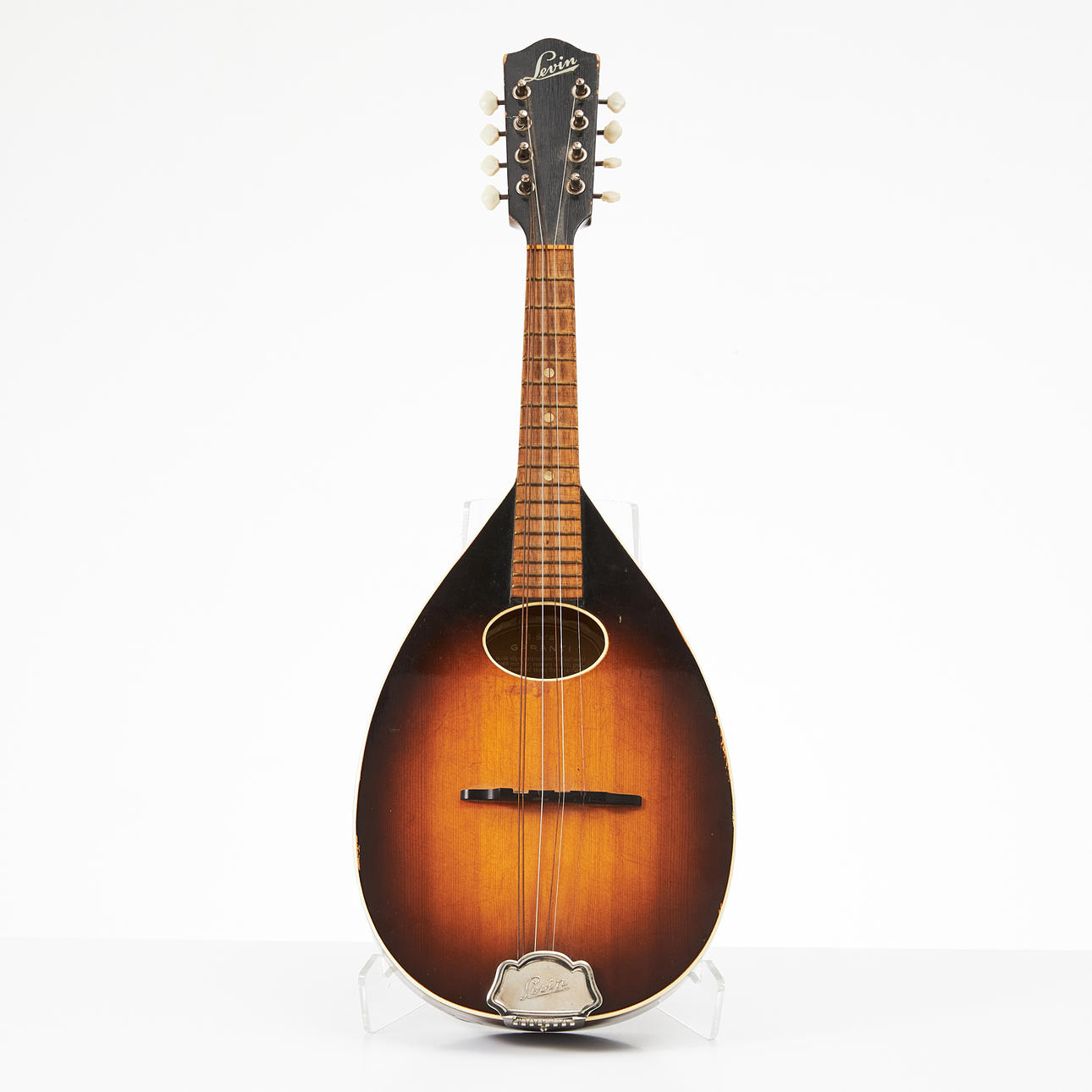 LEVIN, mandolin.