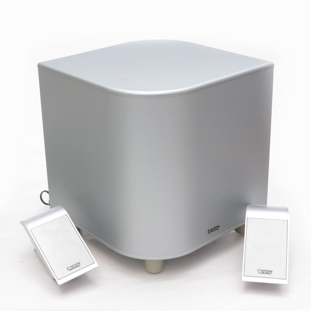 SUB-WOOFER, plus små högtalare 2 st. Infinity.