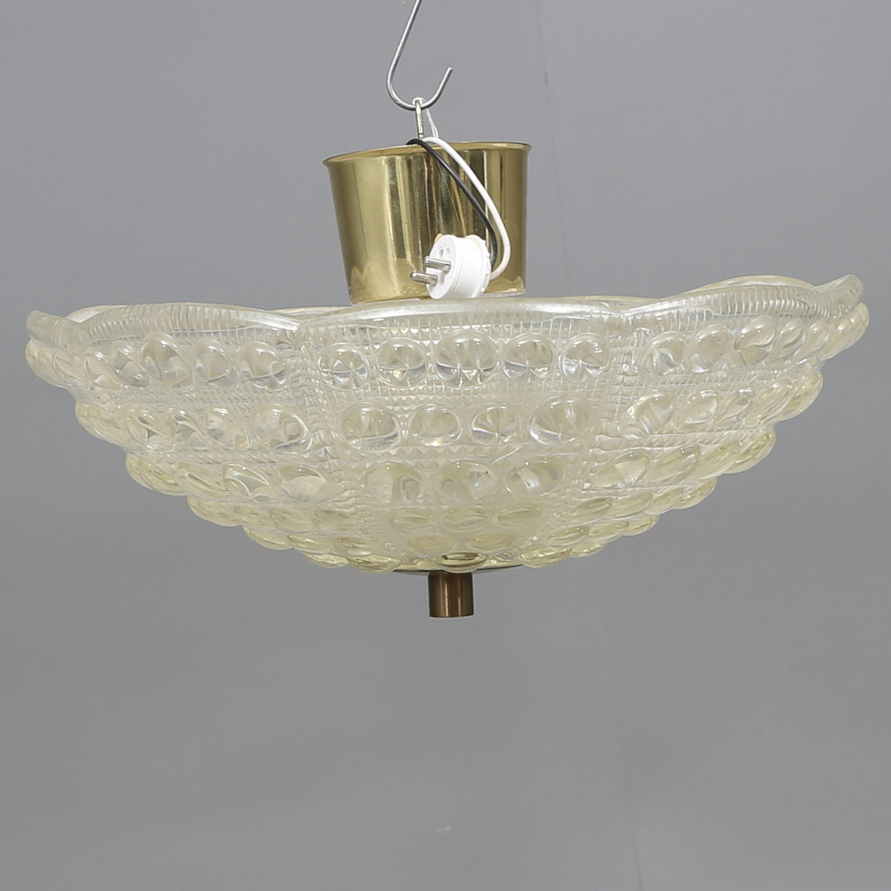 TAKLAMPA, glas, Carl Fagerlund, Orrefors, 1900-talets andra hälft, höjd 18 cm.