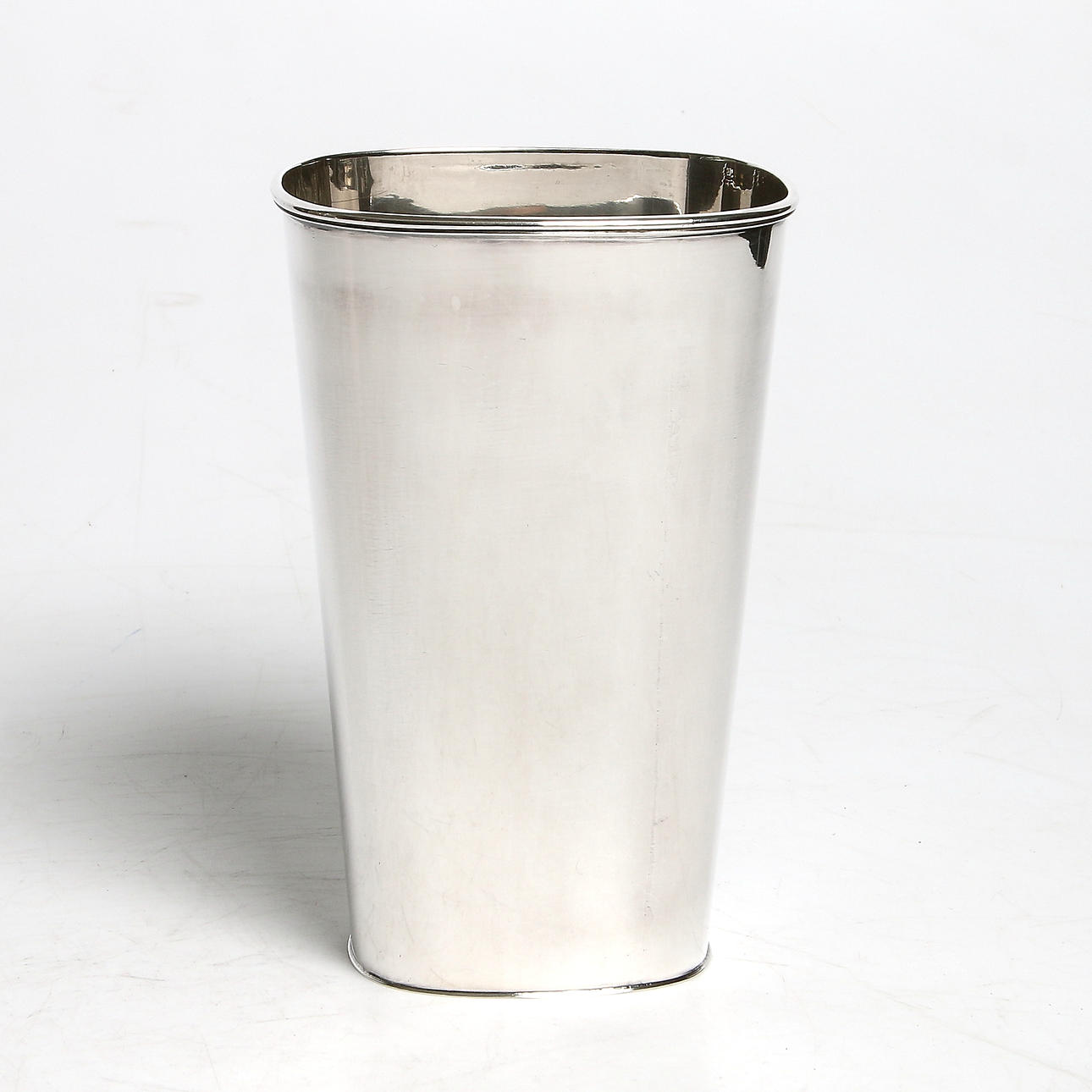 VAS, silver, Gustaf Janson, C.G. Hallberg, Stockholm, 1957. Vikt 305 gram.