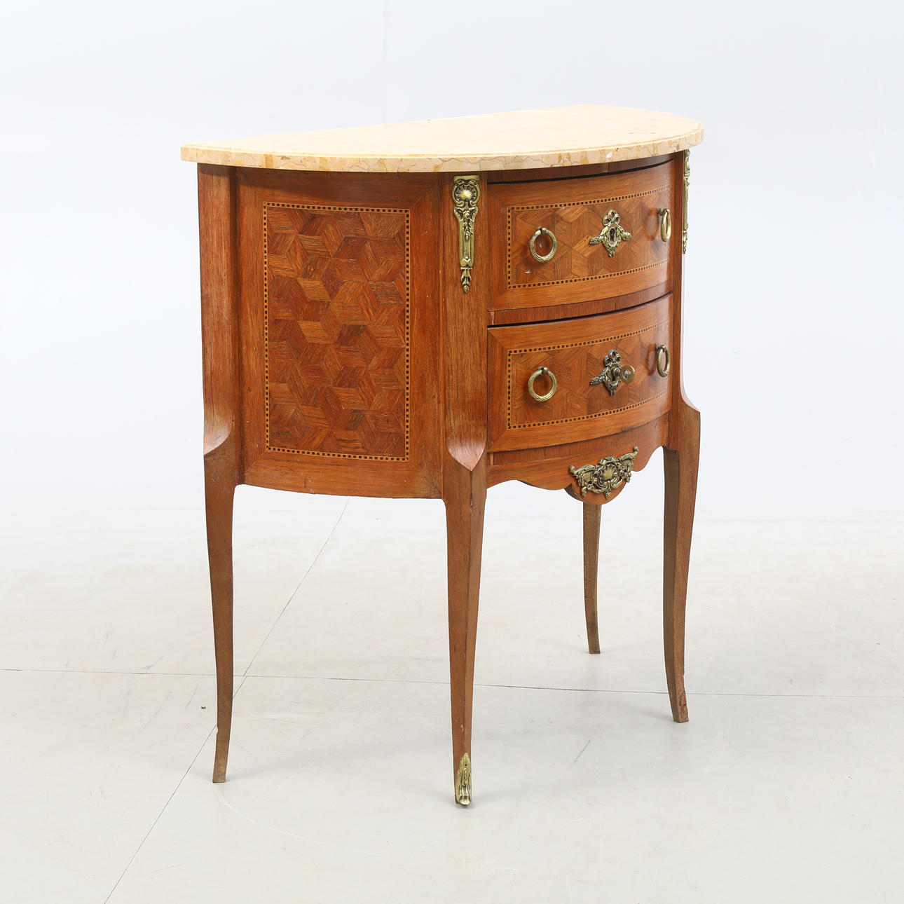 Kommode af skuffer, med stenplade, gustaviansk stil.