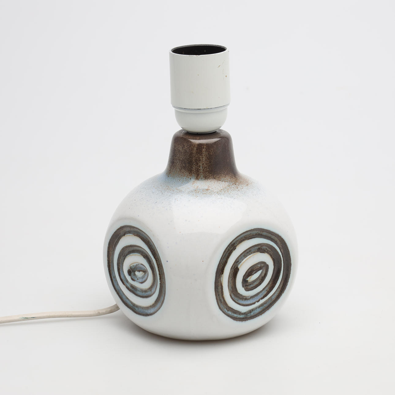 LAMPFOT, stengods, Ego, signerad BK.