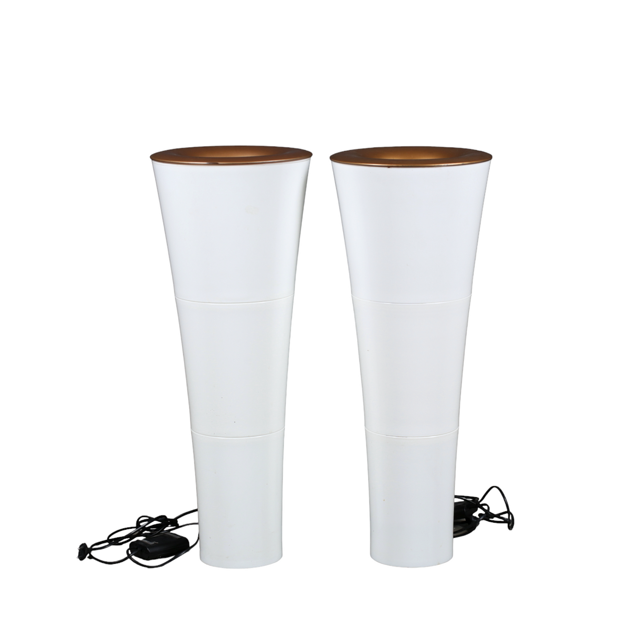 Ein Paar Stehlampen, flach, „Torch“, IKEA, modern.