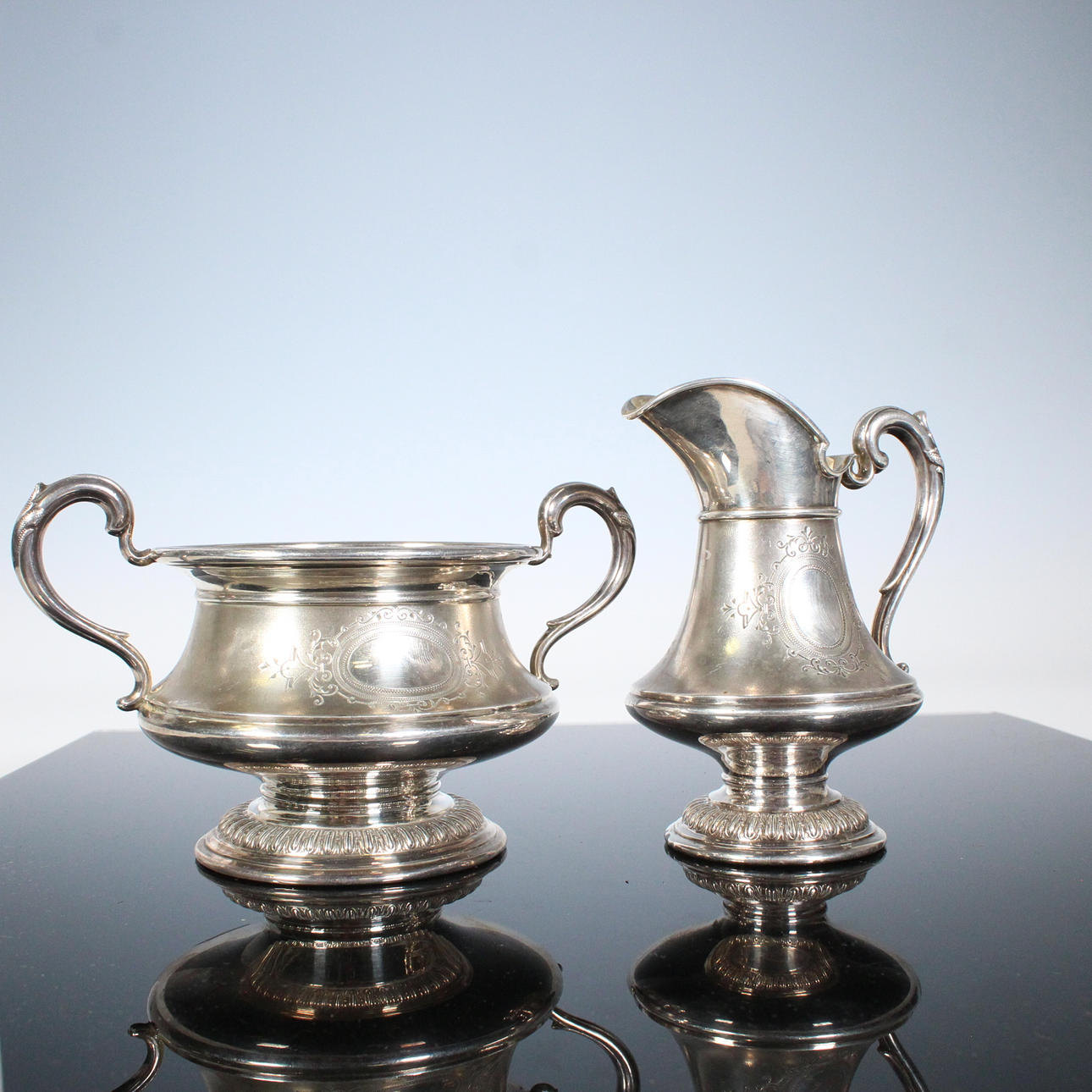 Zuckerdose und Milchkännchen, 800er Silber.