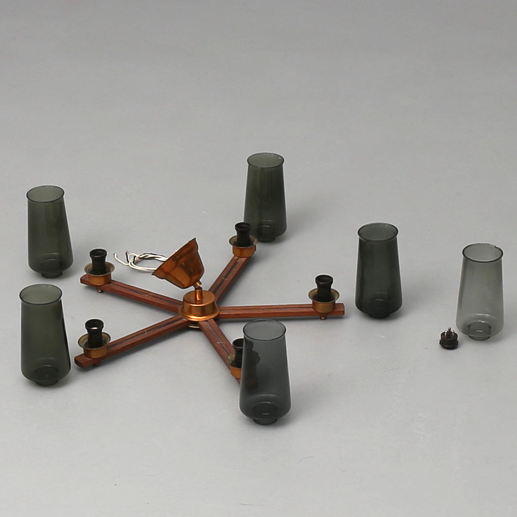 TAKLAMPA, trä och glas, 1900-talets andra hälft.