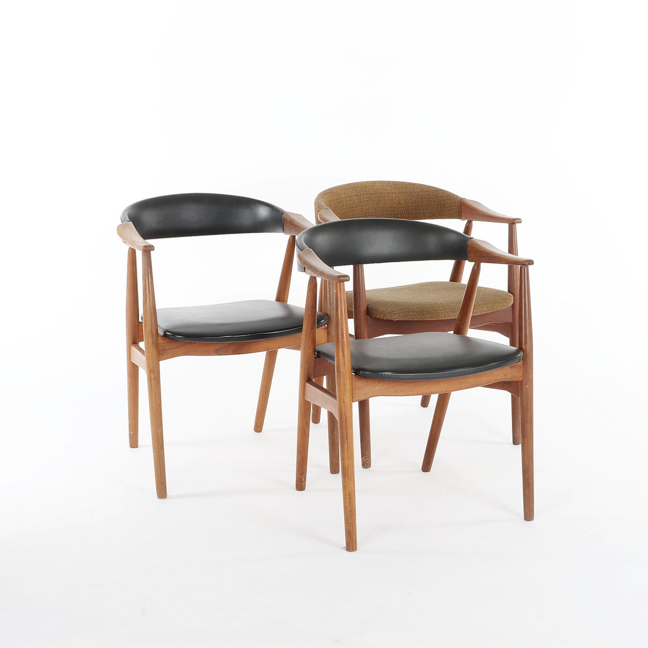 THOMAS HARLEV. 3 lænestole, model 213, Farstrup, Danmark, 1950/60'erne.