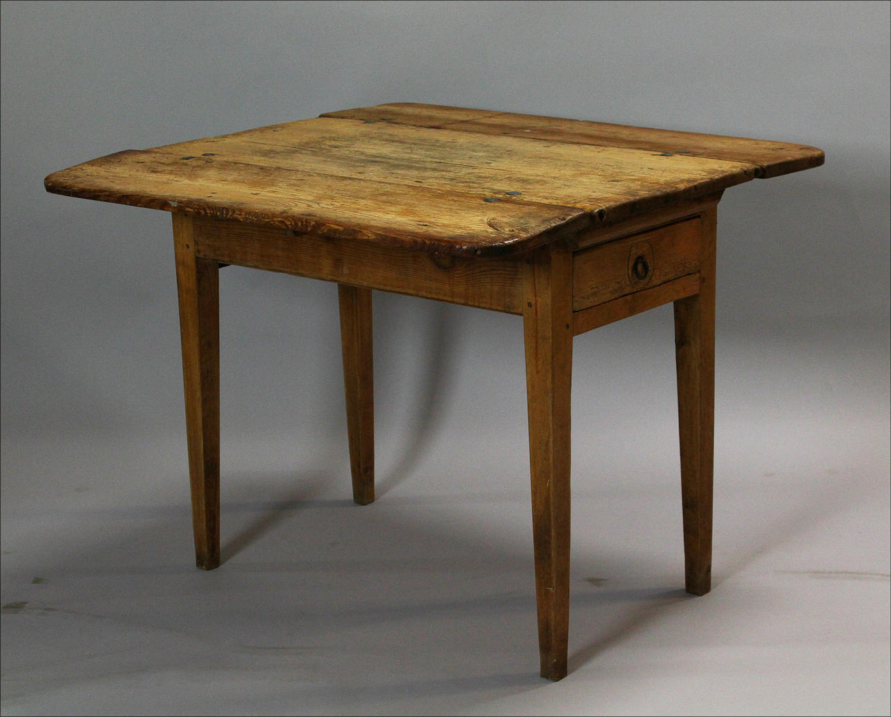 Klaffbord. Avlutat. Ca 1870-tal.