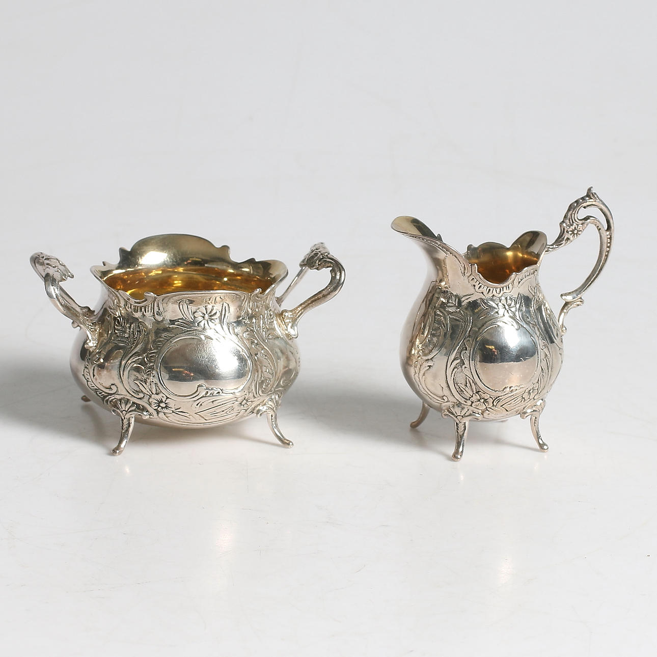 SOCKERSKÅL och GRÄDDKANNA, silver, rokokostil, Gewe, 1966. Vikt 177 gram.