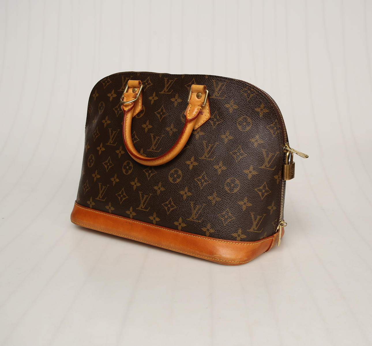 LOUIS VUITTON. Taske, Alma PM, monogram-lærred.